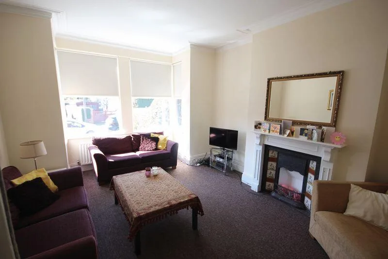 5 bedroom terraced house for rent