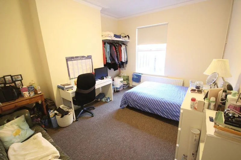 5 bedroom terraced house for rent