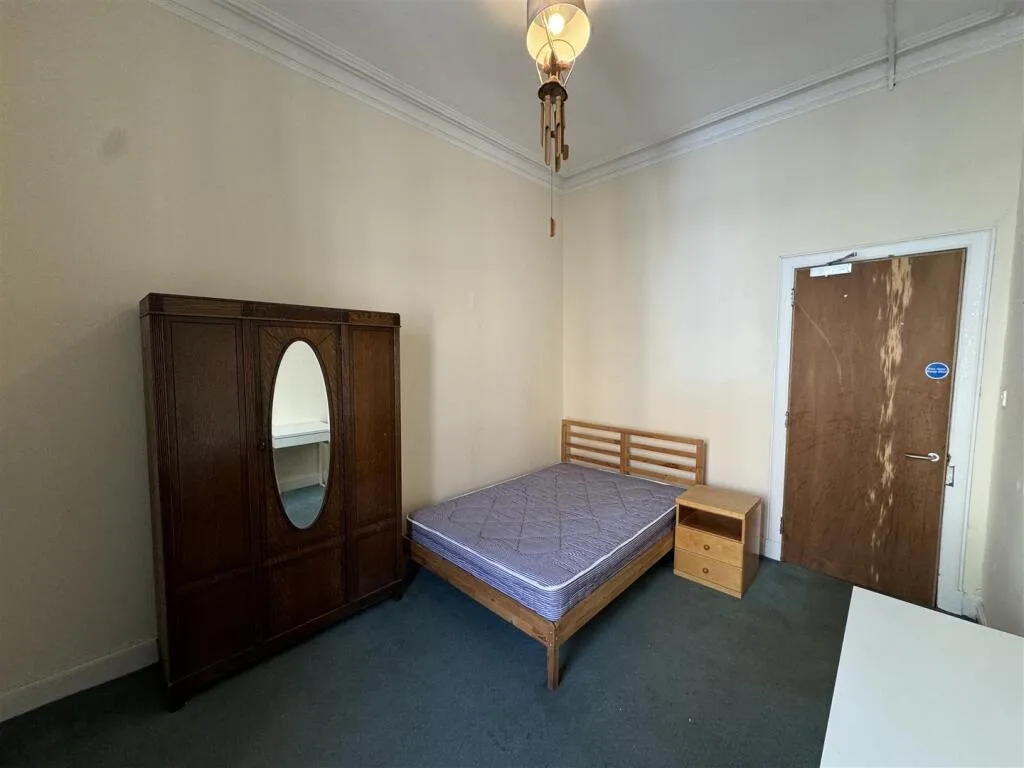 4 bedroom flat for rent