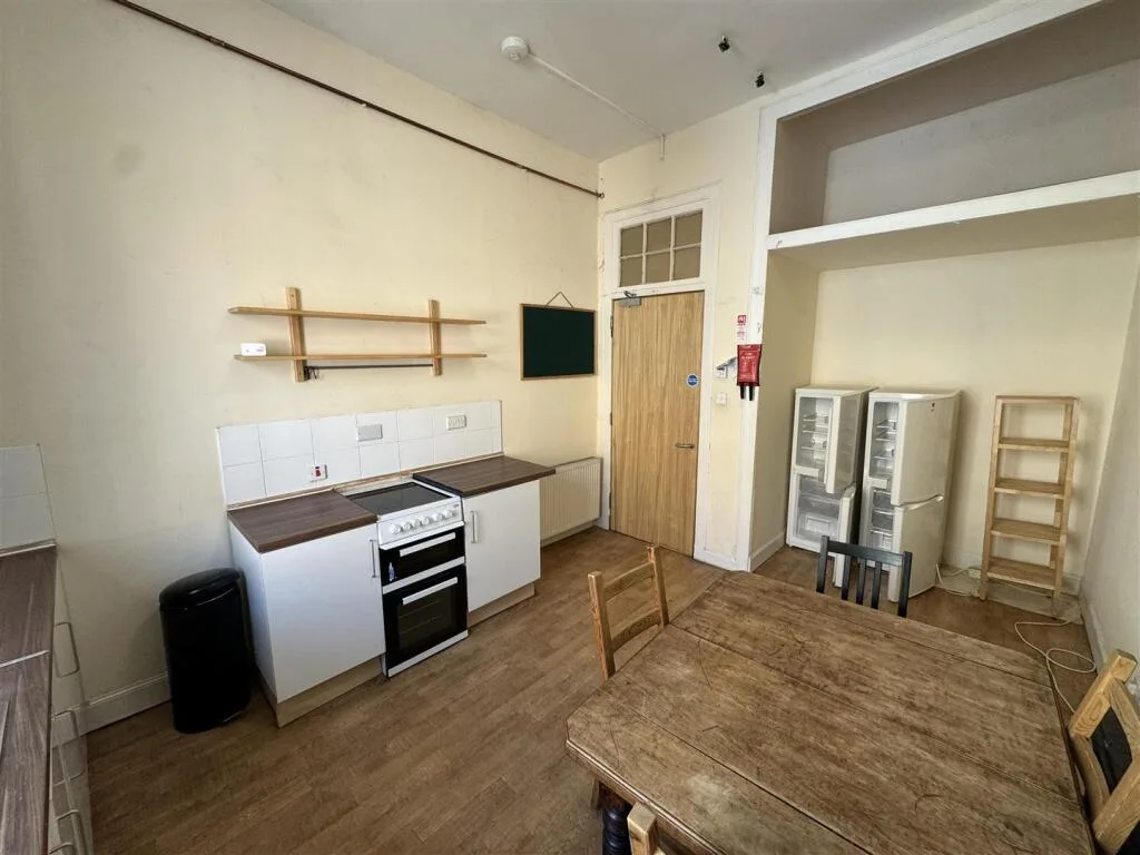 4 bedroom flat for rent