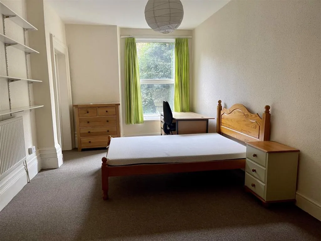 4 bedroom flat for rent