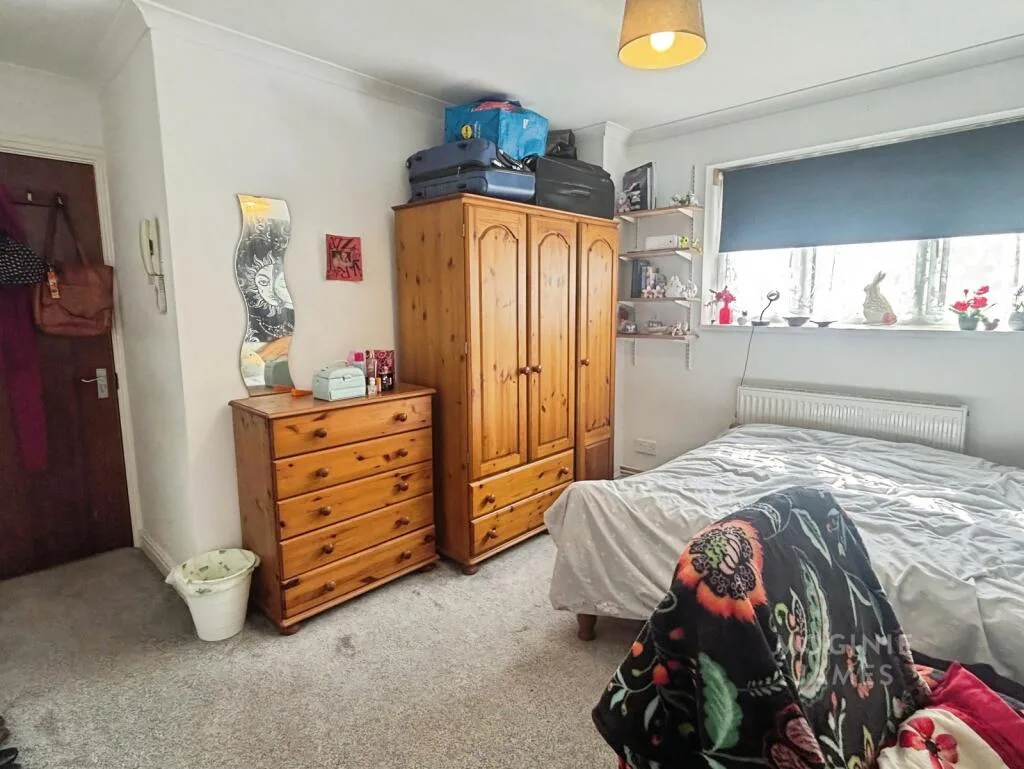6 bedroom detached house for rent
