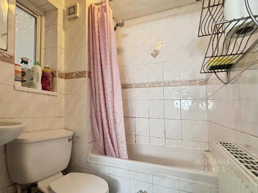 6 bedroom detached house for rent