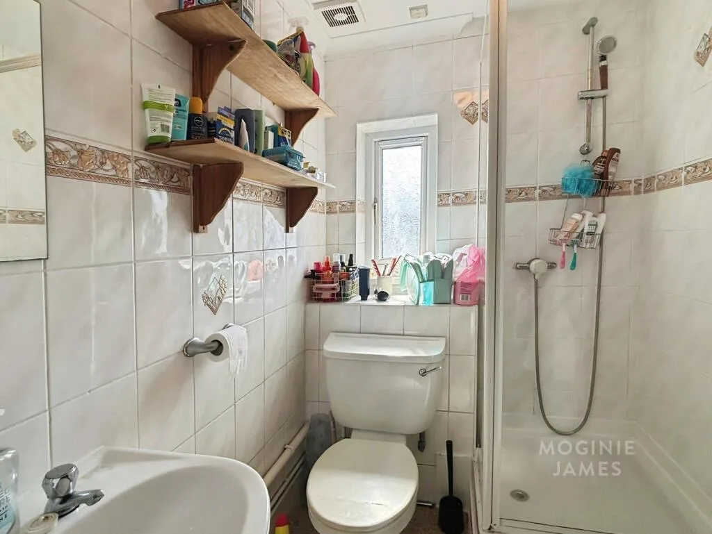 6 bedroom detached house for rent