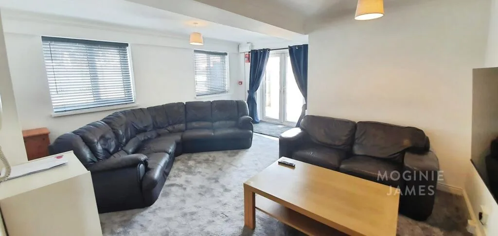 6 bedroom detached house for rent