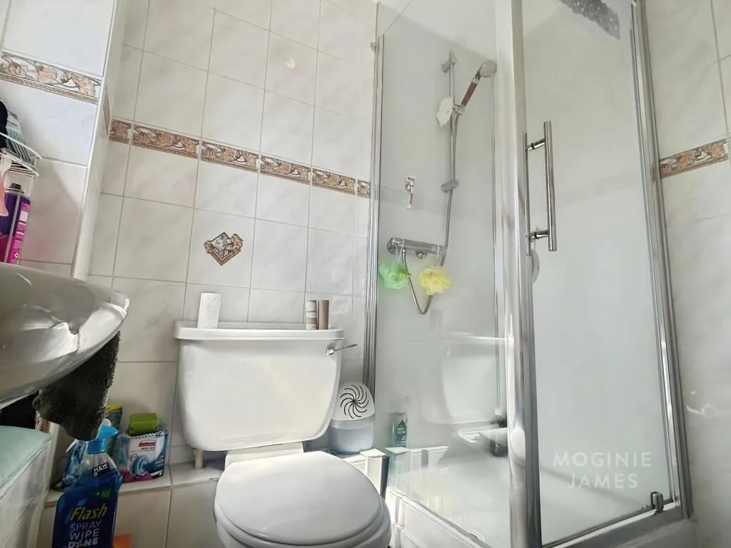 6 bedroom detached house for rent