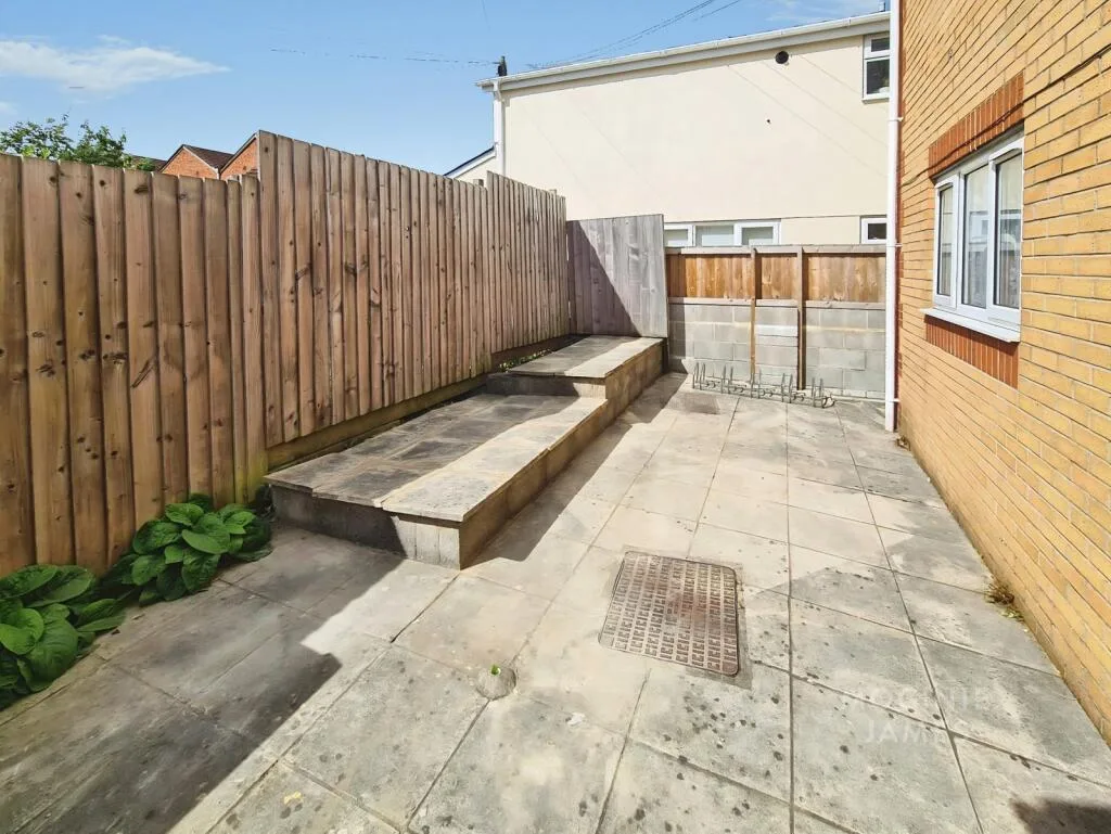 6 bedroom detached house for rent
