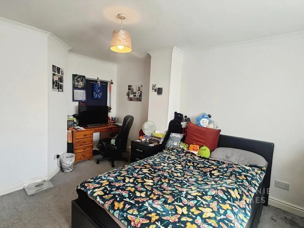 6 bedroom detached house for rent