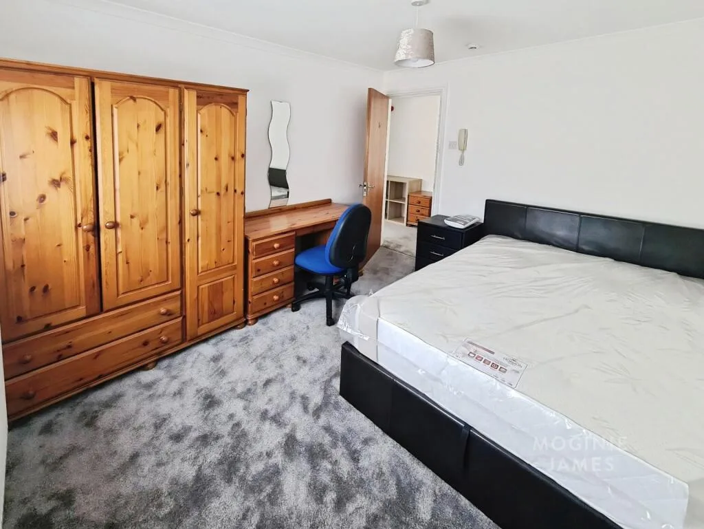 6 bedroom detached house for rent