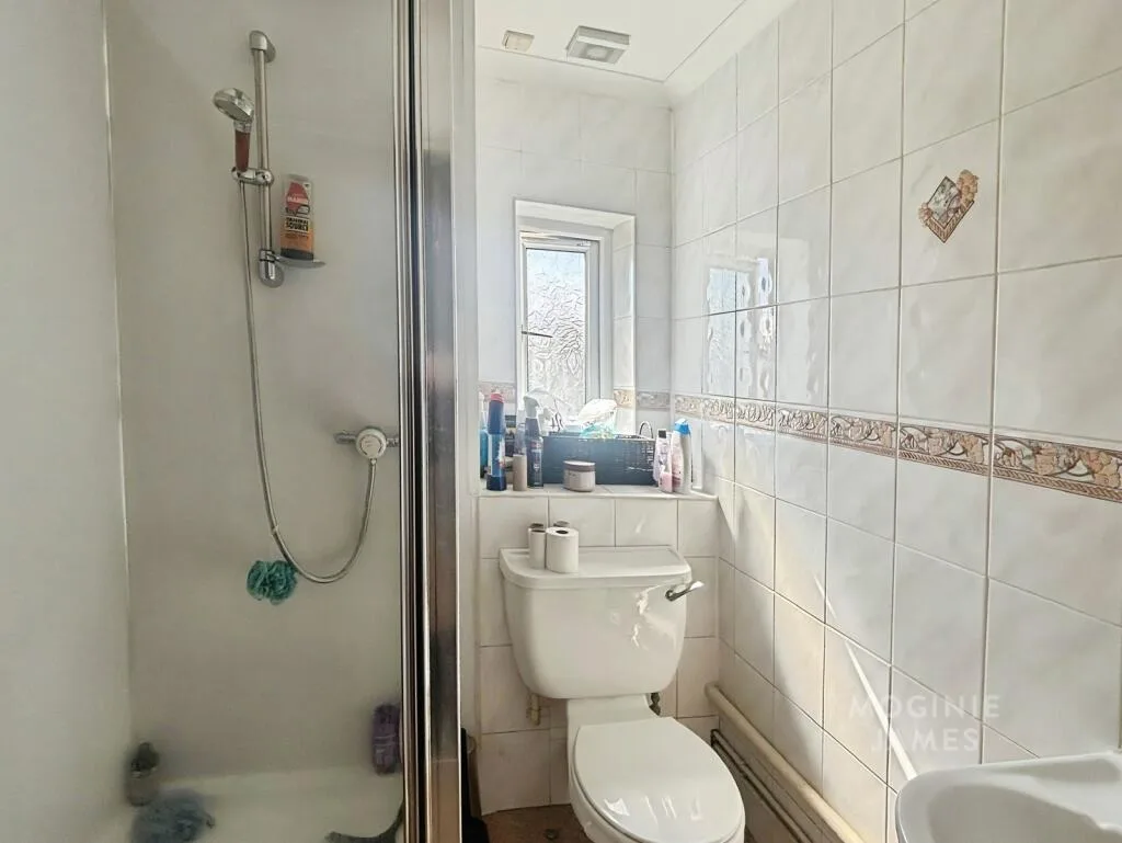 6 bedroom detached house for rent