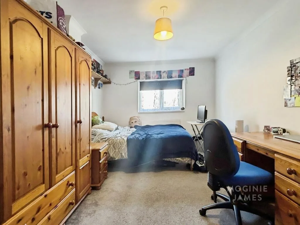 6 bedroom detached house for rent