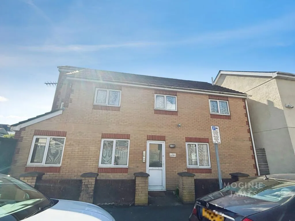 6 bedroom detached house for rent