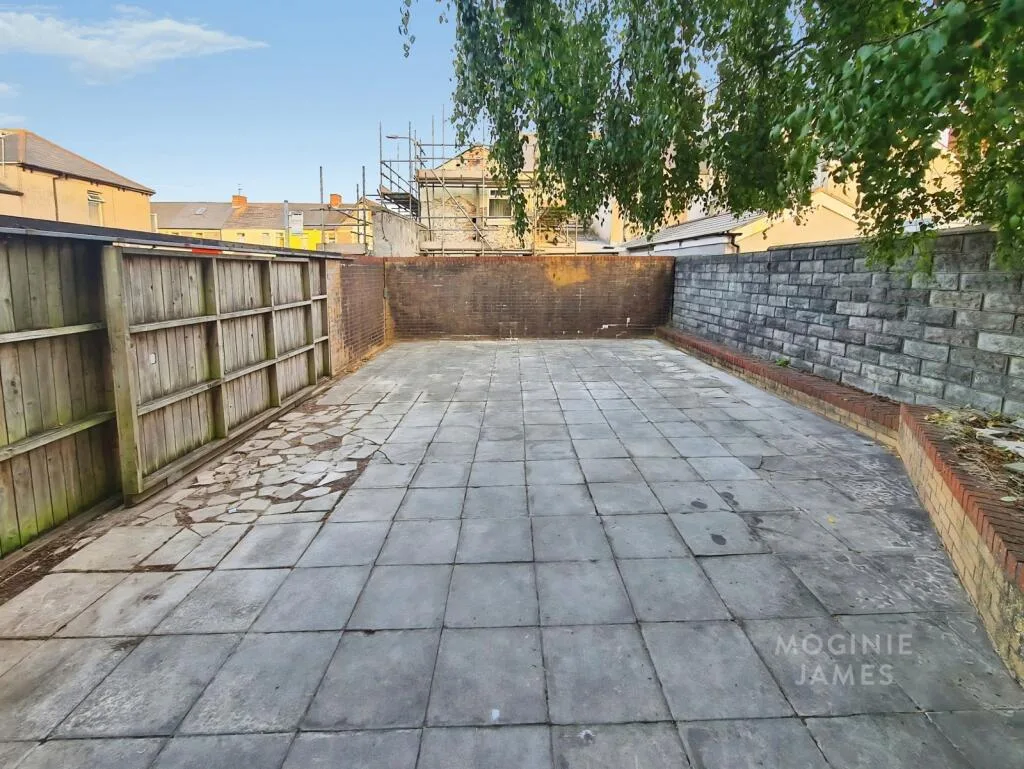 6 bedroom detached house for rent