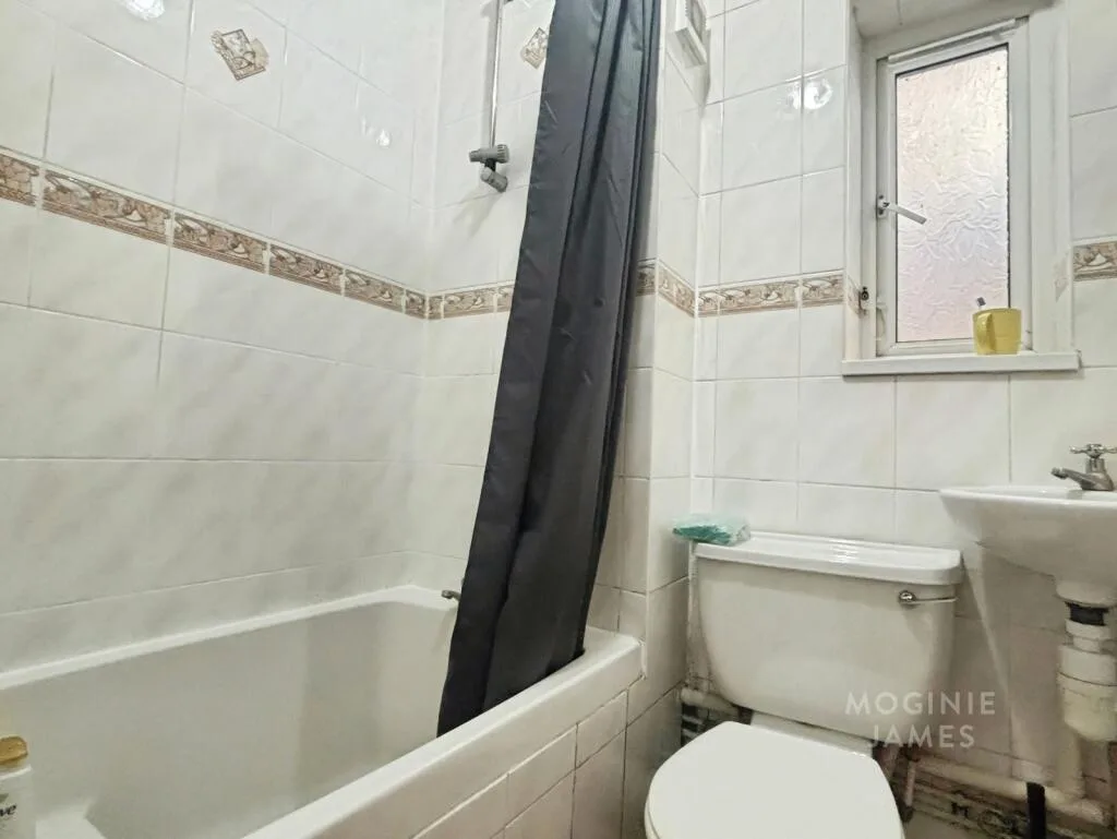 6 bedroom detached house for rent