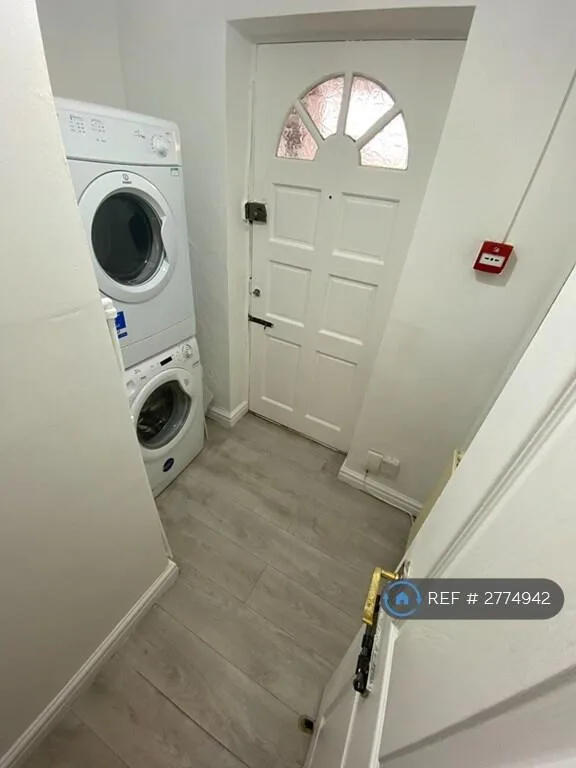 1 bedroom house share for rent