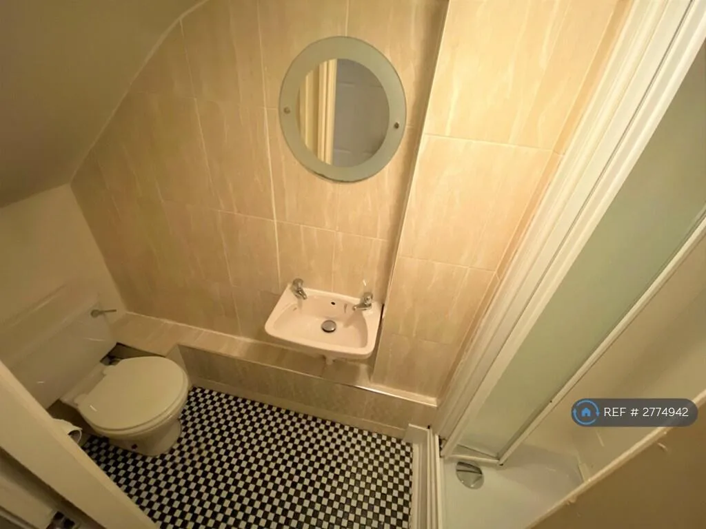 1 bedroom house share for rent