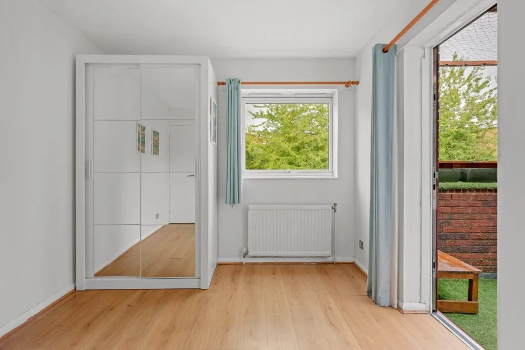 1 bedroom maisonette for rent