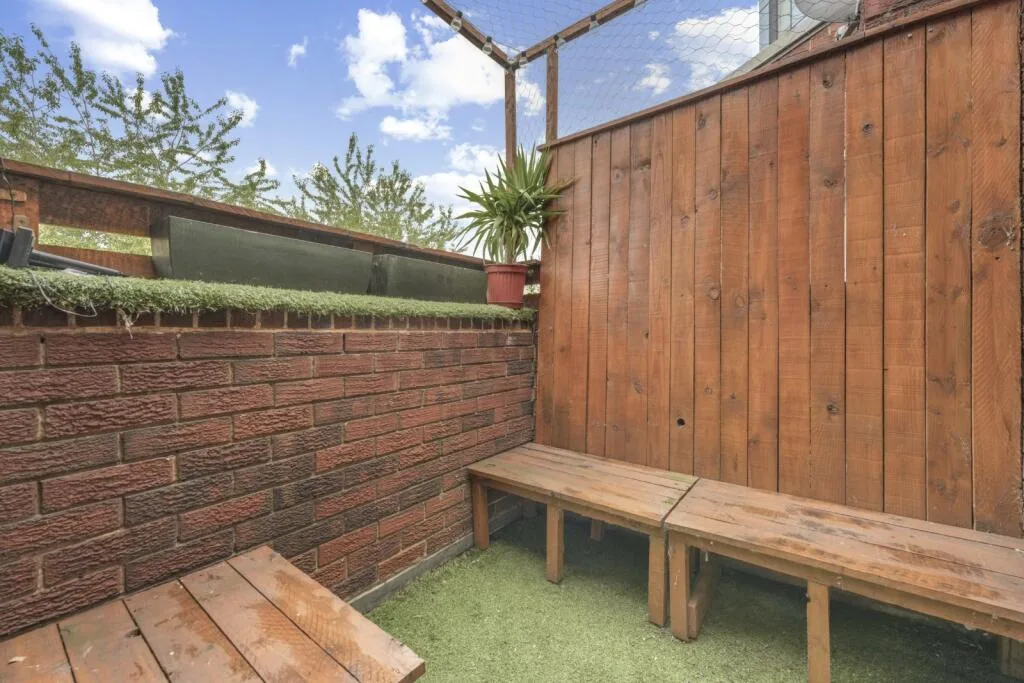 1 bedroom maisonette for rent