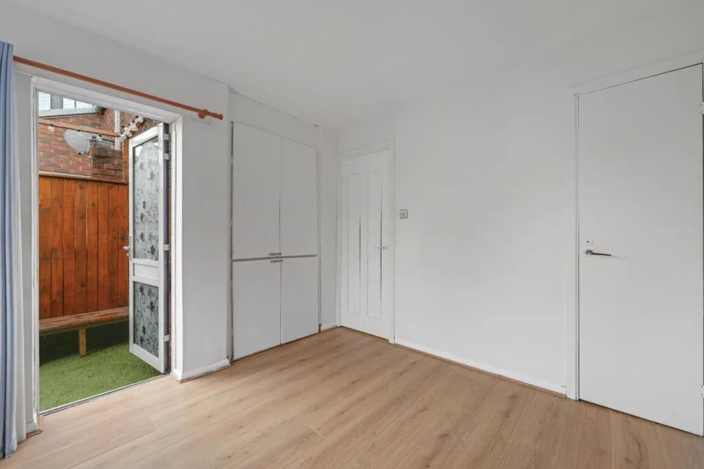 1 bedroom maisonette for rent