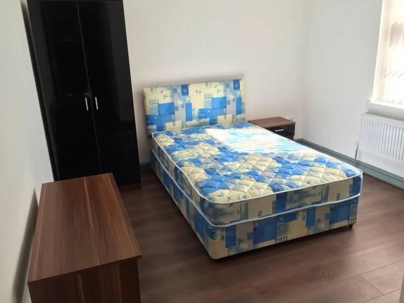 1 bedroom house share for rent