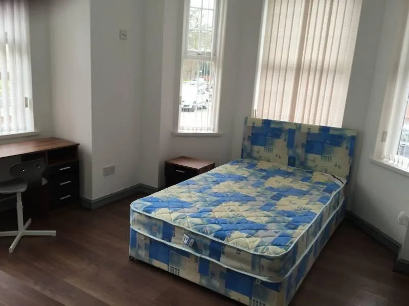 1 bedroom house share for rent