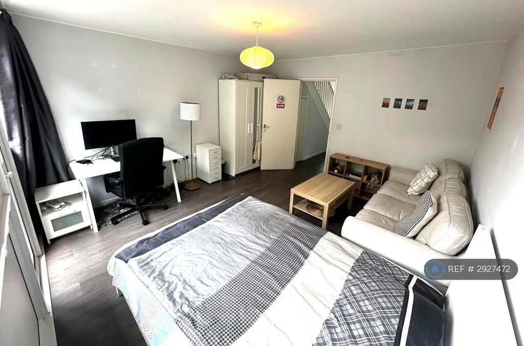 3 bedroom maisonette for rent