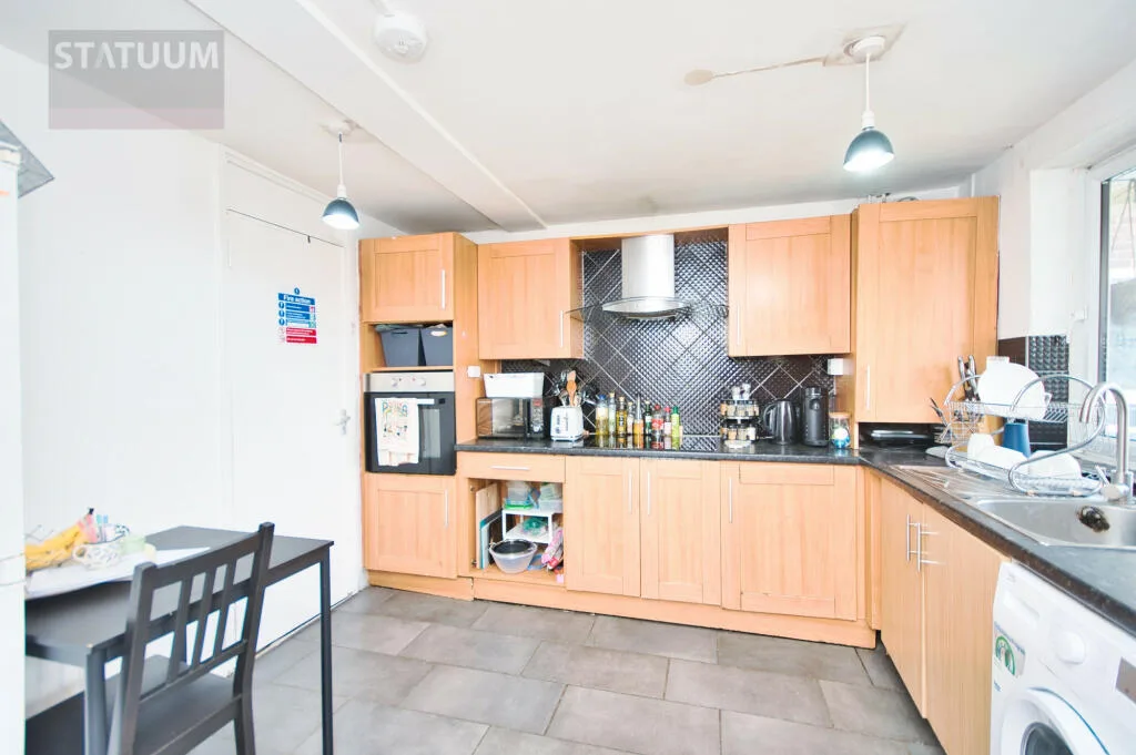 3 bedroom maisonette for rent