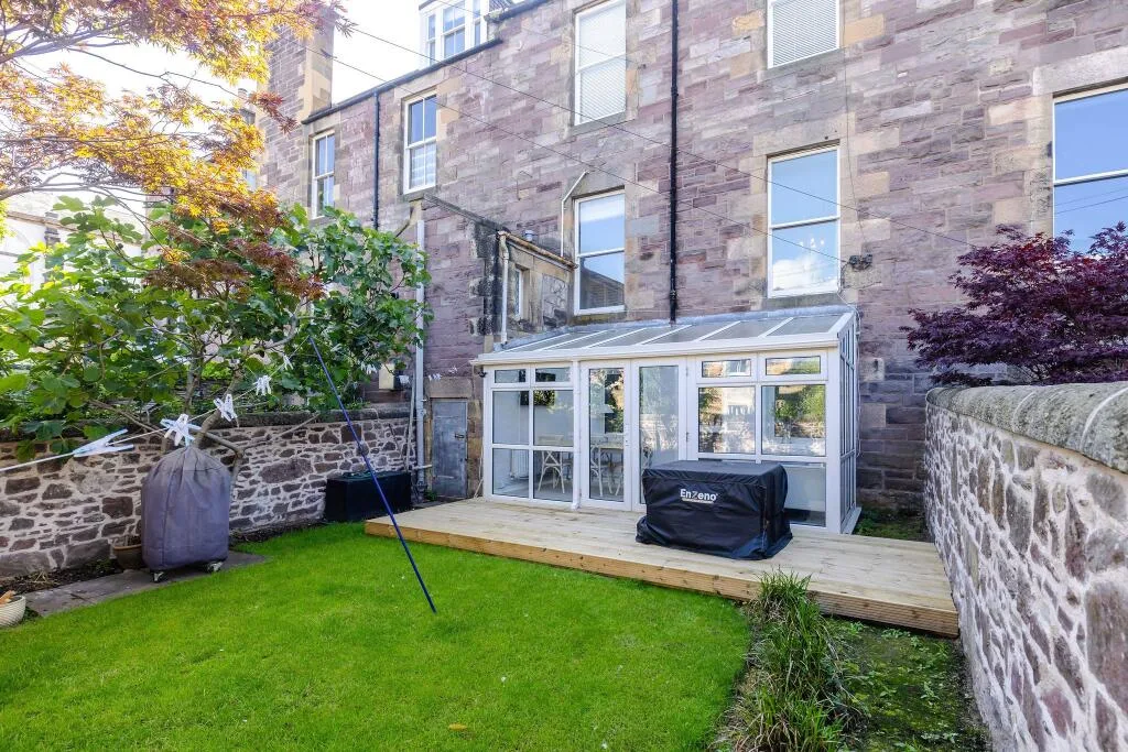 2 bedroom ground floor maisonette for rent