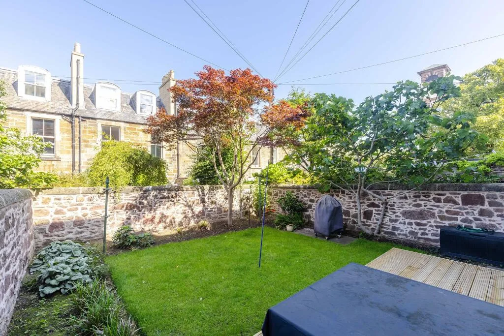 2 bedroom ground floor maisonette for rent