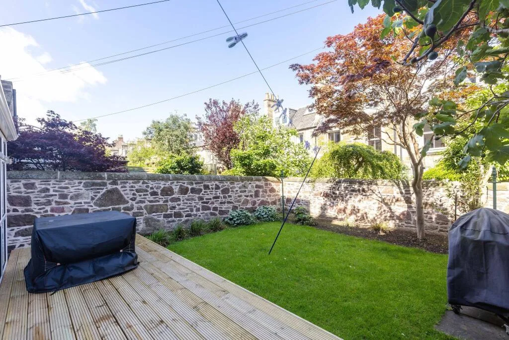2 bedroom ground floor maisonette for rent
