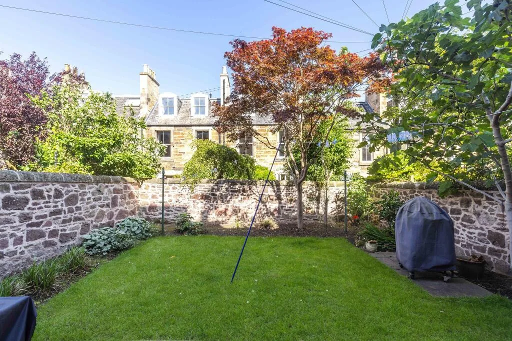 2 bedroom ground floor maisonette for rent