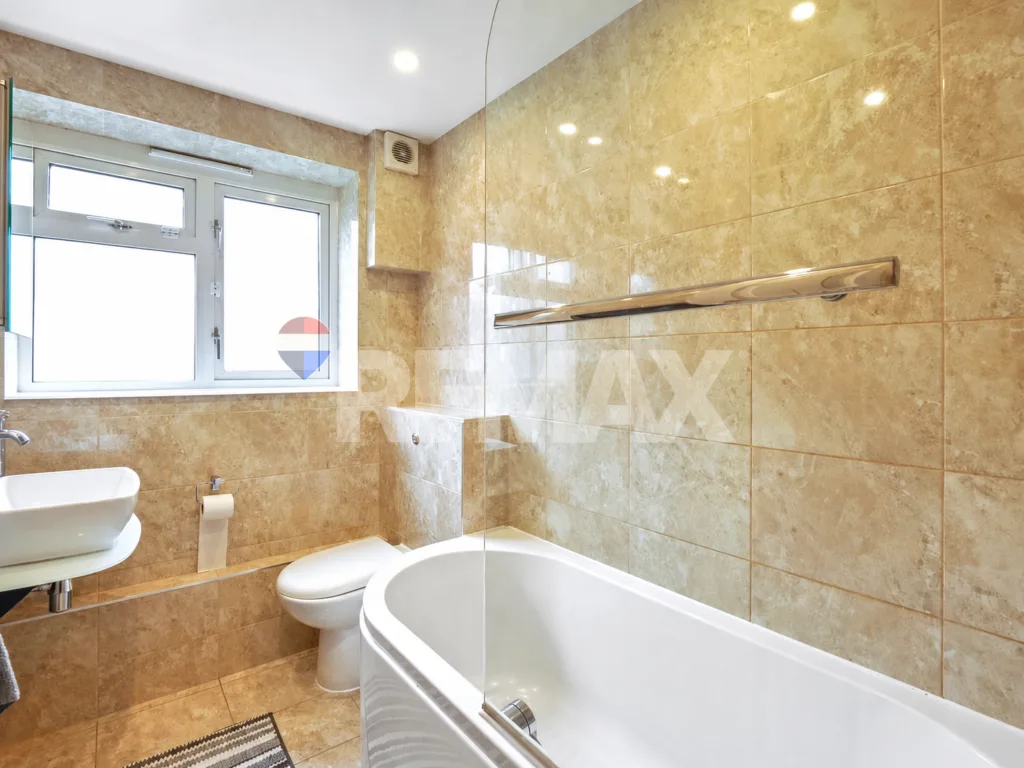 3 bedroom maisonette for rent