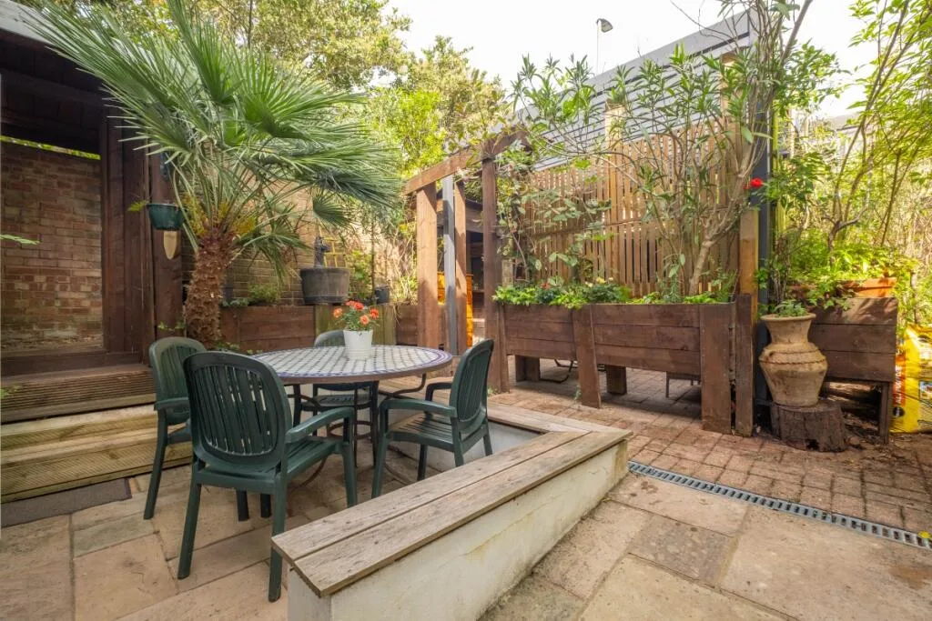 2 bedroom end of terrace house for rent