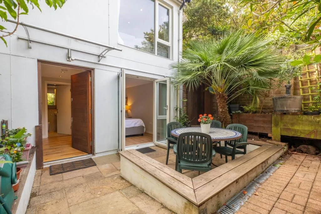 2 bedroom end of terrace house for rent