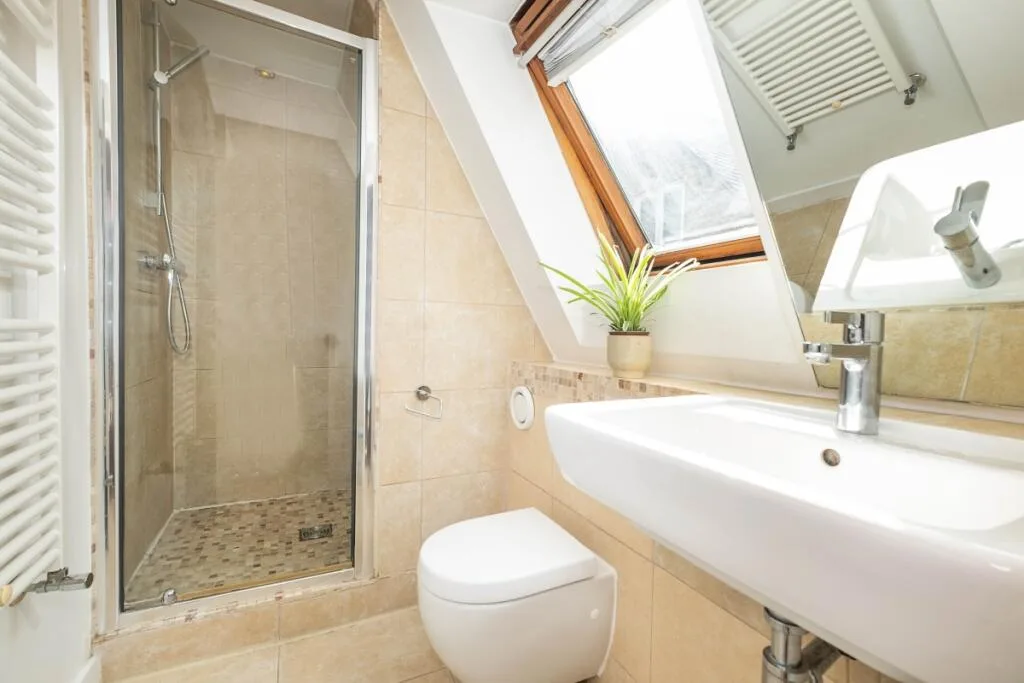 2 bedroom end of terrace house for rent