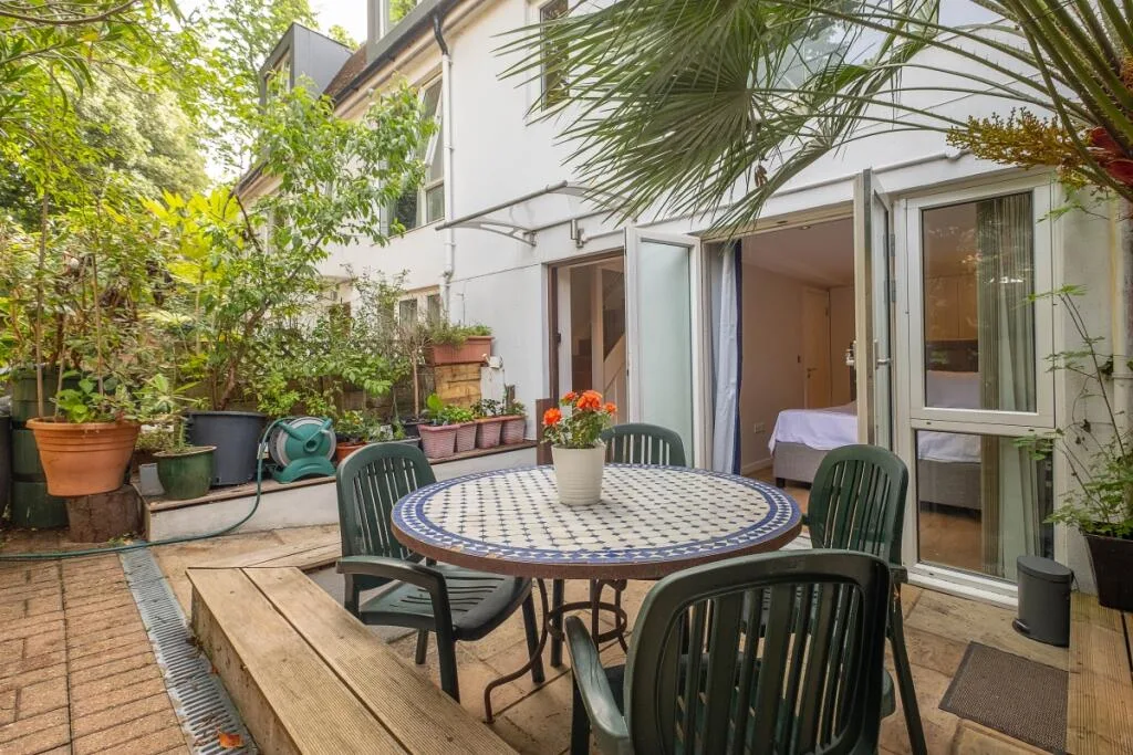 2 bedroom end of terrace house for rent