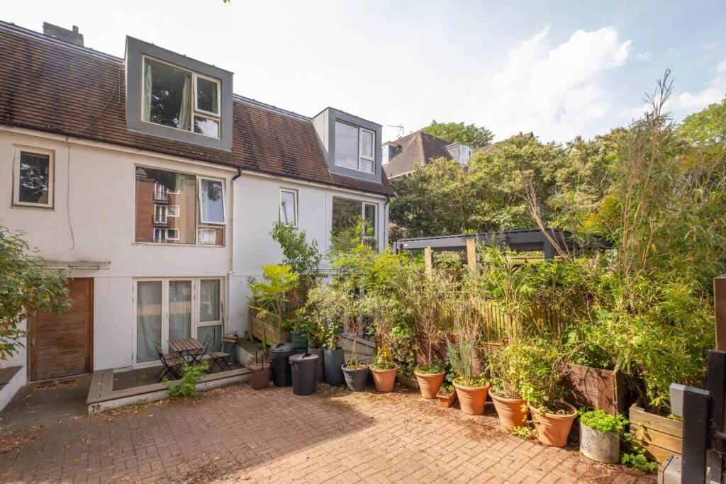 2 bedroom end of terrace house for rent