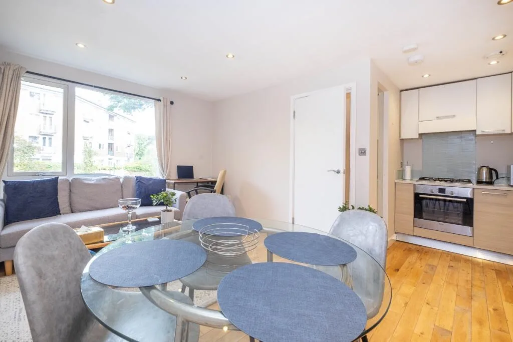 2 bedroom end of terrace house for rent