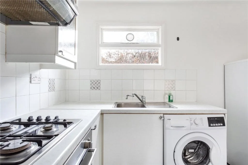 1 bedroom maisonette for rent