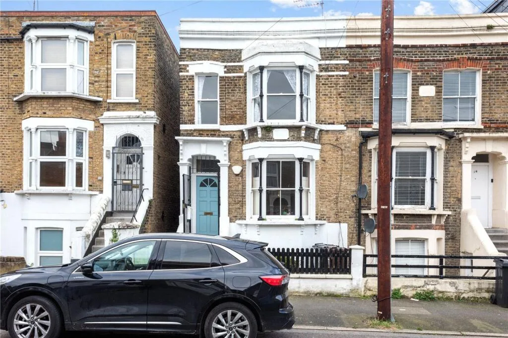1 bedroom maisonette for rent