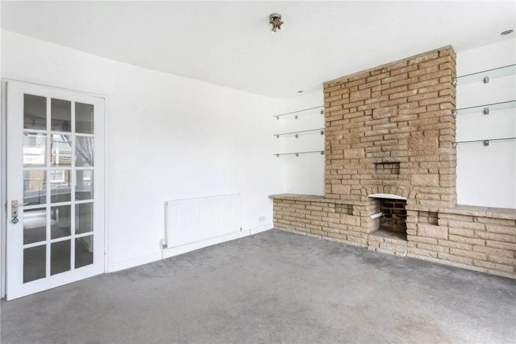 1 bedroom maisonette for rent
