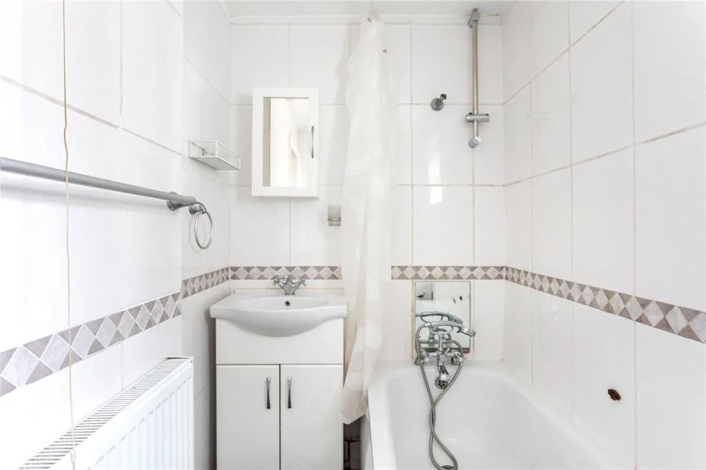1 bedroom maisonette for rent