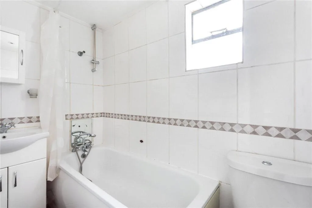 1 bedroom maisonette for rent