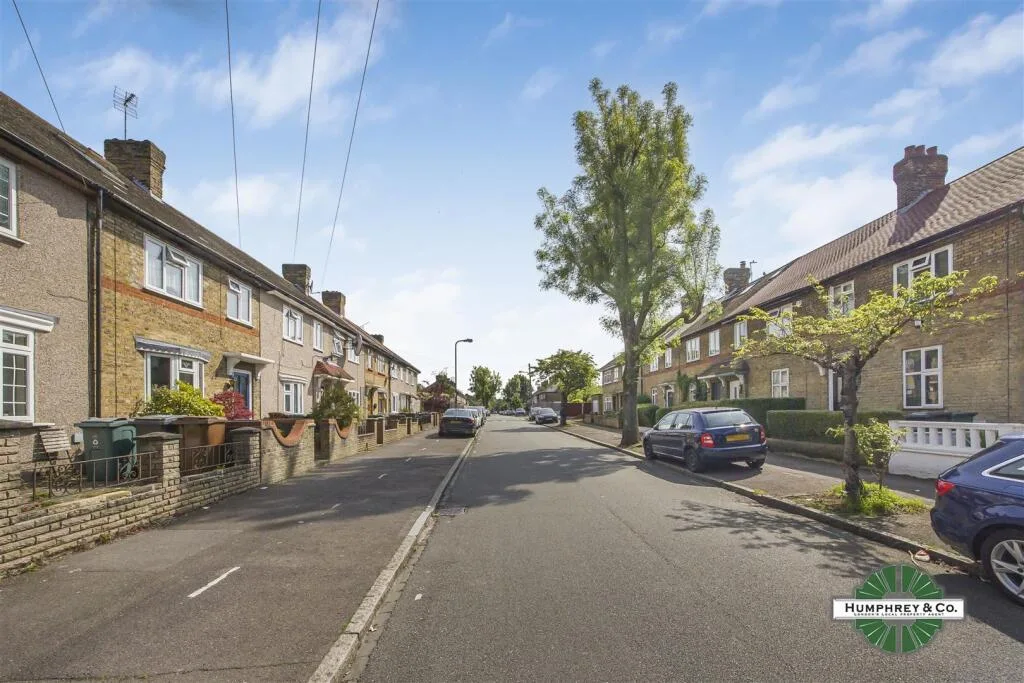 3 bedroom end of terrace house for rent
