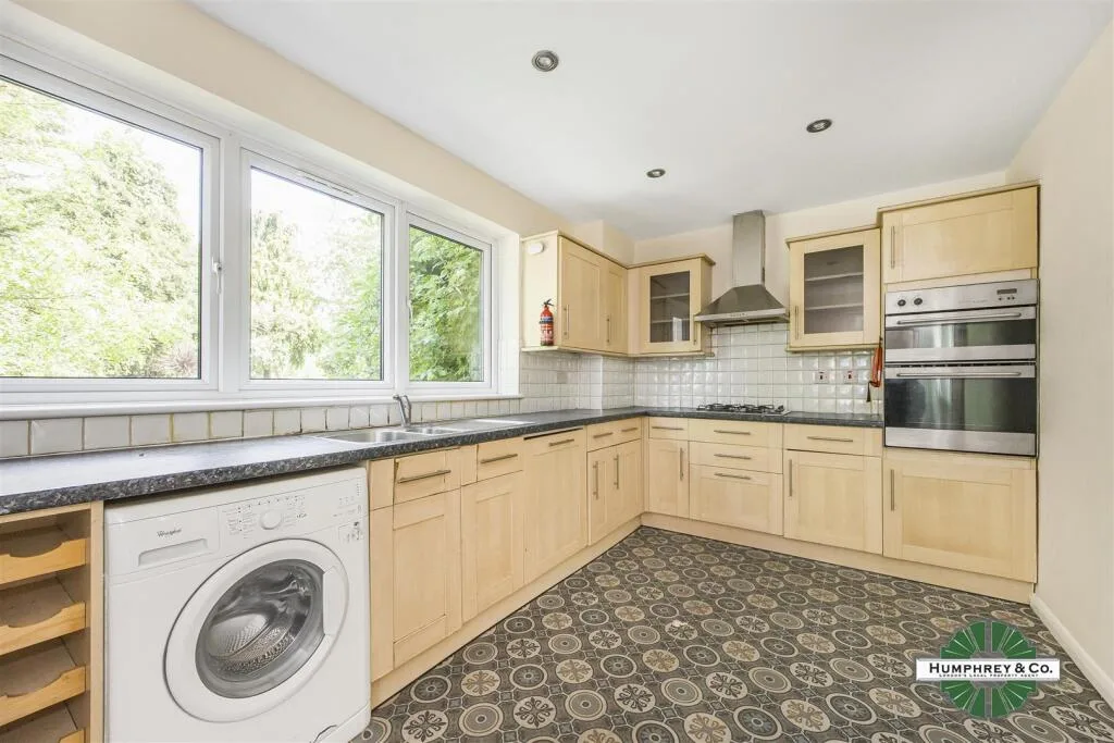 3 bedroom end of terrace house for rent