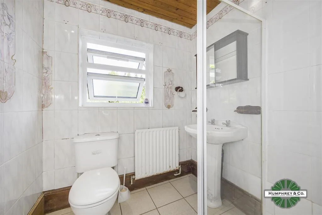 3 bedroom end of terrace house for rent