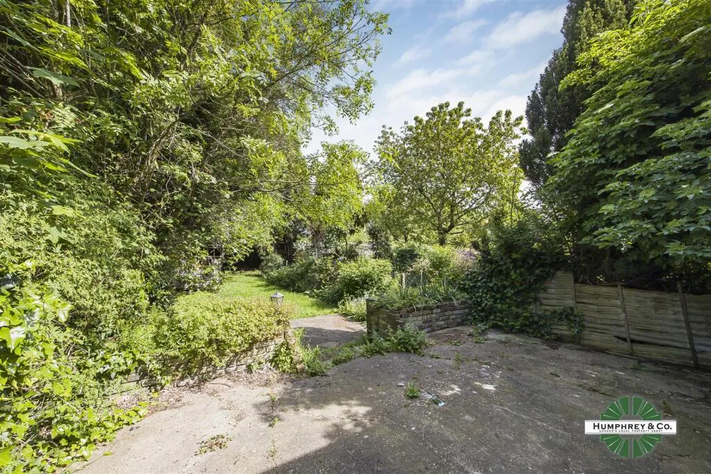 3 bedroom end of terrace house for rent