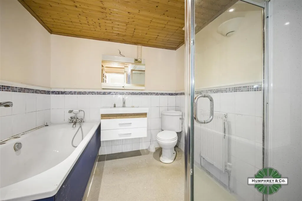 3 bedroom end of terrace house for rent