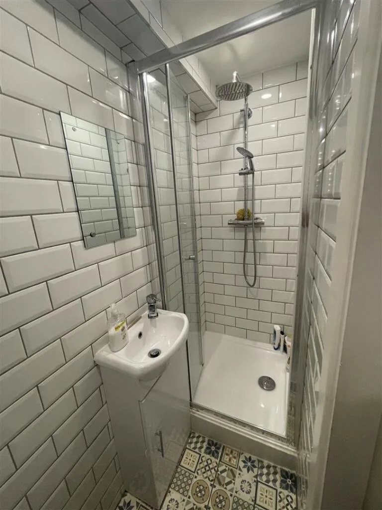 1 bedroom house share for rent