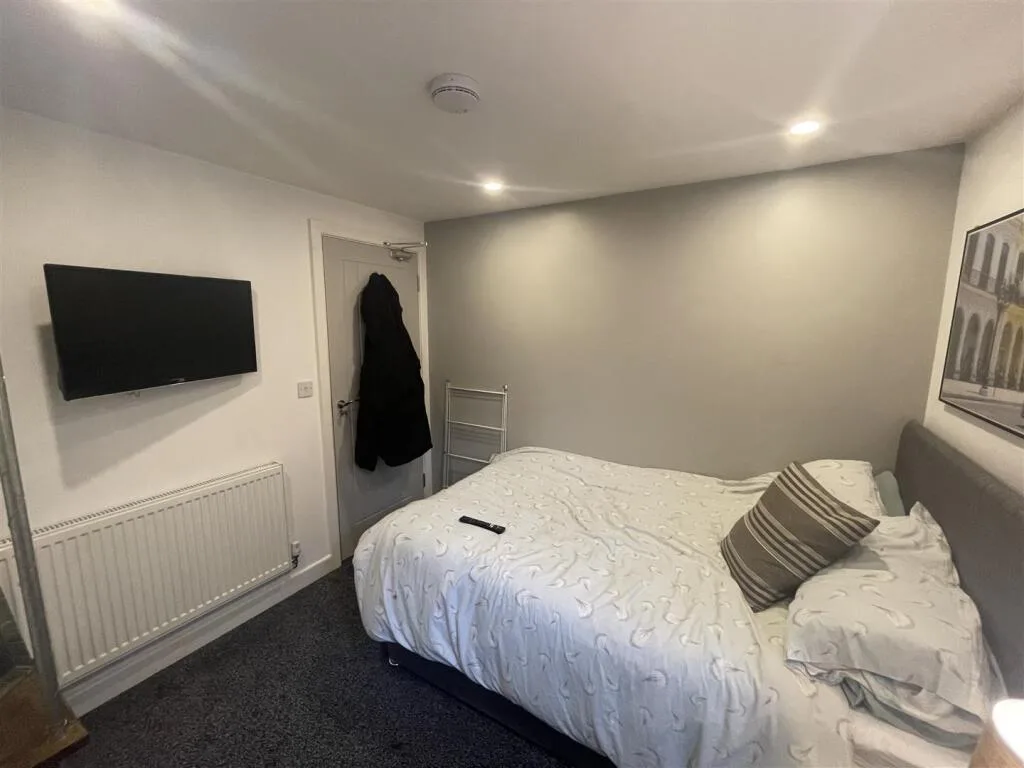1 bedroom house share for rent